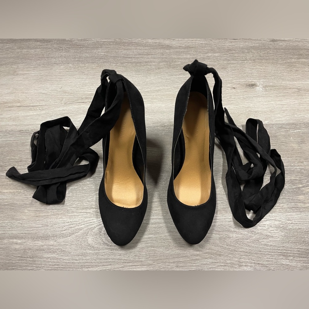 DIVA Lounge Black Lace-Up Heels Women’s Size 9